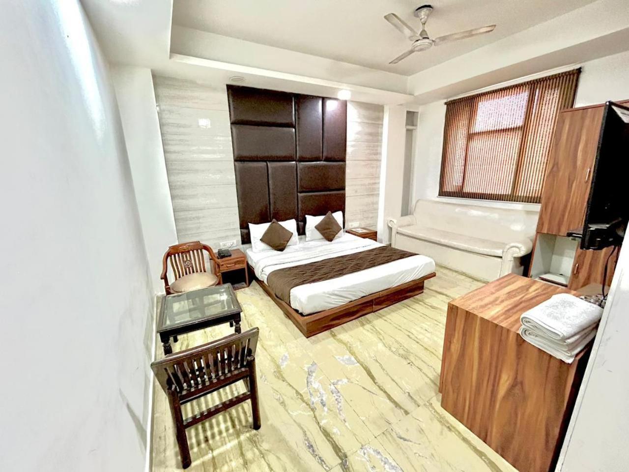 Hotel The Tomar Hospitality à New Delhi Extérieur photo