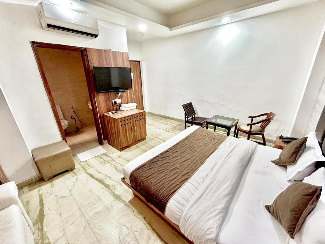 Hotel The Tomar Hospitality à New Delhi Extérieur photo