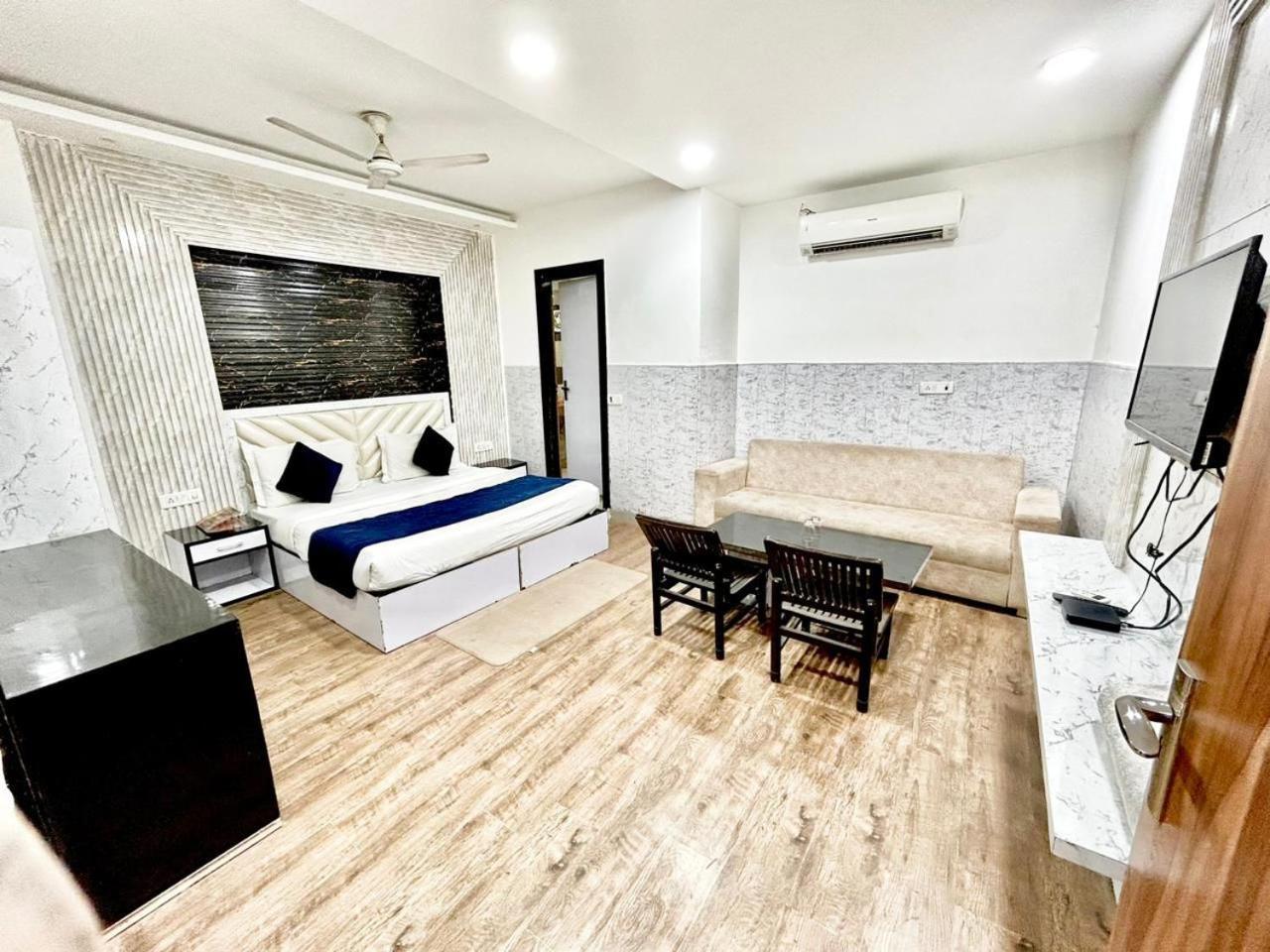 Hotel The Tomar Hospitality à New Delhi Extérieur photo