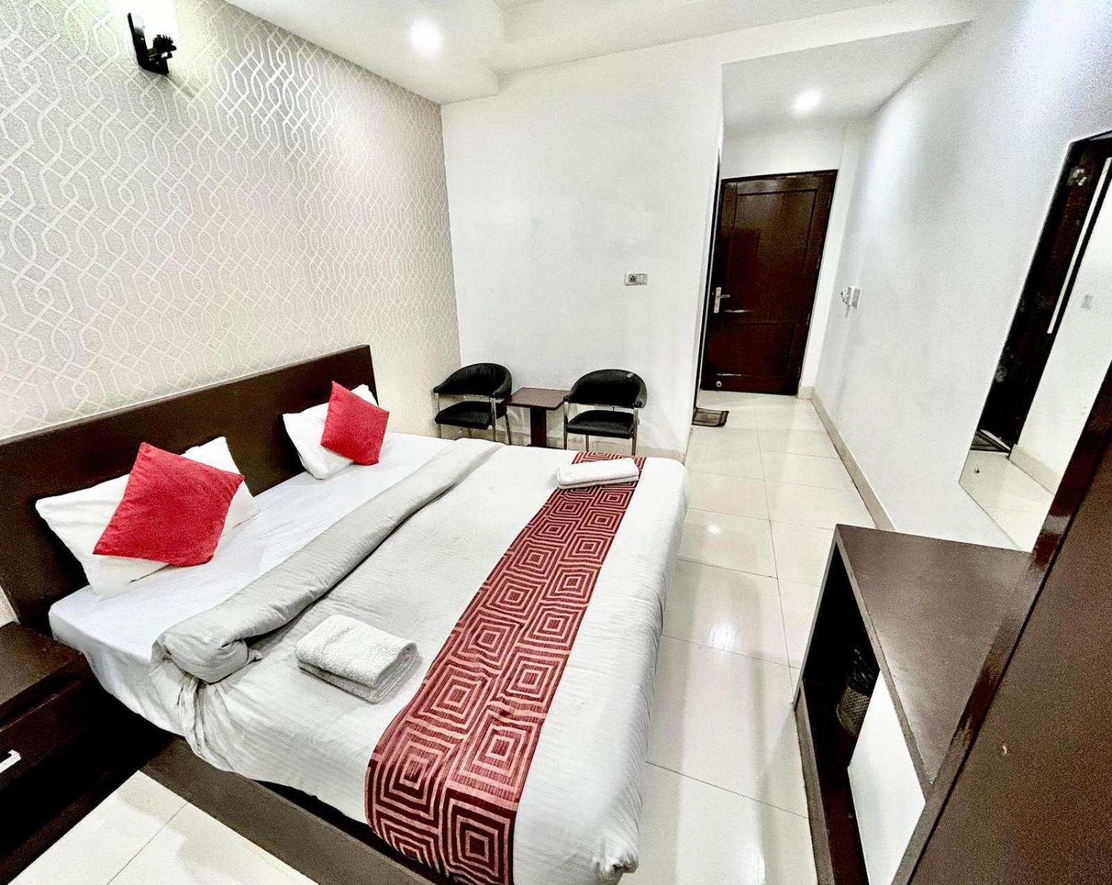Hotel The Tomar Hospitality à New Delhi Extérieur photo
